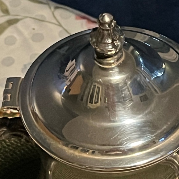 Wm Rogers Finest Quality International Company Silver Teapot, Sugar & Cream - Picture 6 of 16